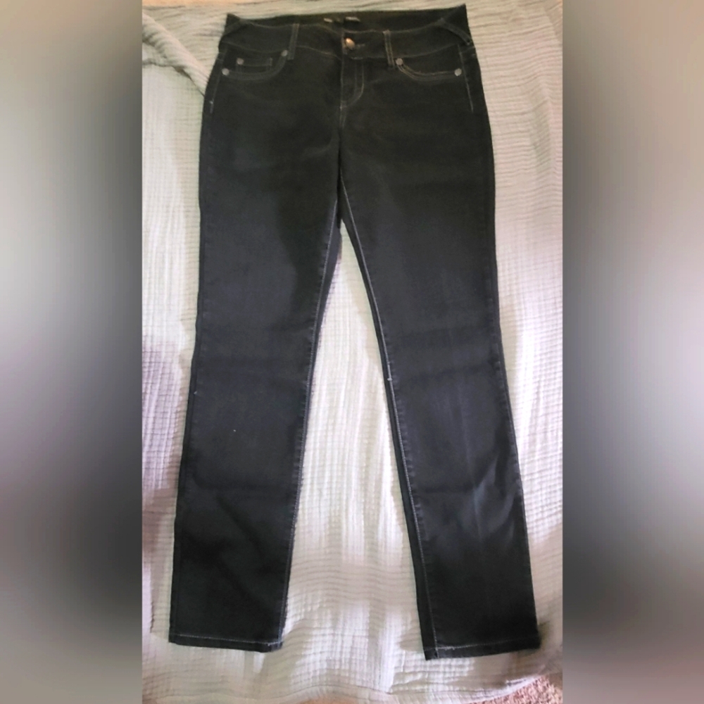 Maurices Black Skinny Jeans with Sleek Design